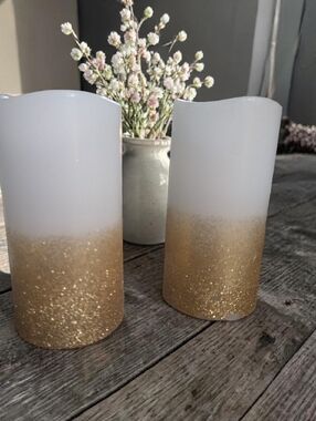 2 NWOT Elegant White and Gold Candle